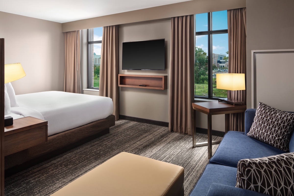 Hilton-2021-Notre_dame_Embassy_suites_suites_Fort_Wayne_notre_dame_Notre_dame_Embassy_suites_suites_139